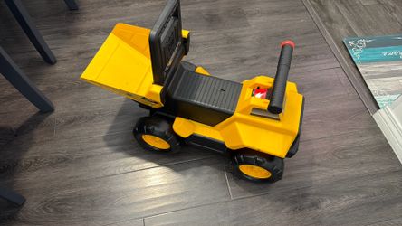 CAT Play and Ride Dump Truck (like new)
