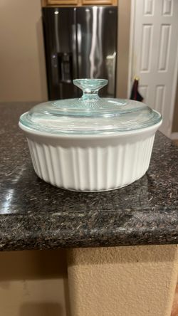 Corning Ware French White 1.5 quart Casierol And Baking Dish With Lid Microwave And Oven Safe No Stovetop And No Broiler 
