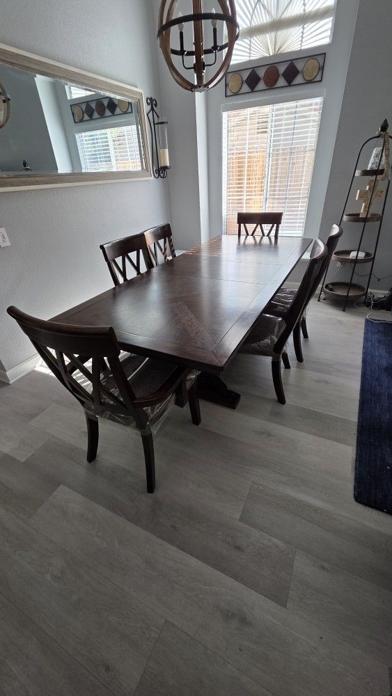 Dining Room Table/6 Chairs/Server