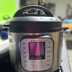 Instant Pot Duo Nova Pressure Cooker – Multi-Use – Excellent Condition
