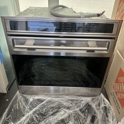 Wolf SO30 - 30” Single Wall Oven In Perfect Condition