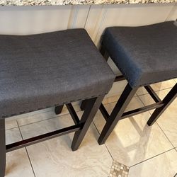 2 Bar Stools New Condition 