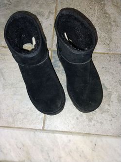 Ladies 8. UGG pickup only cash