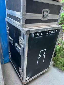 Custom touring hard case on wheels with power