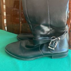 Black ladies boots size 9 zippers in buckles