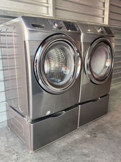 NICE SAMSUNG WASHER AND GAS DRYER SET