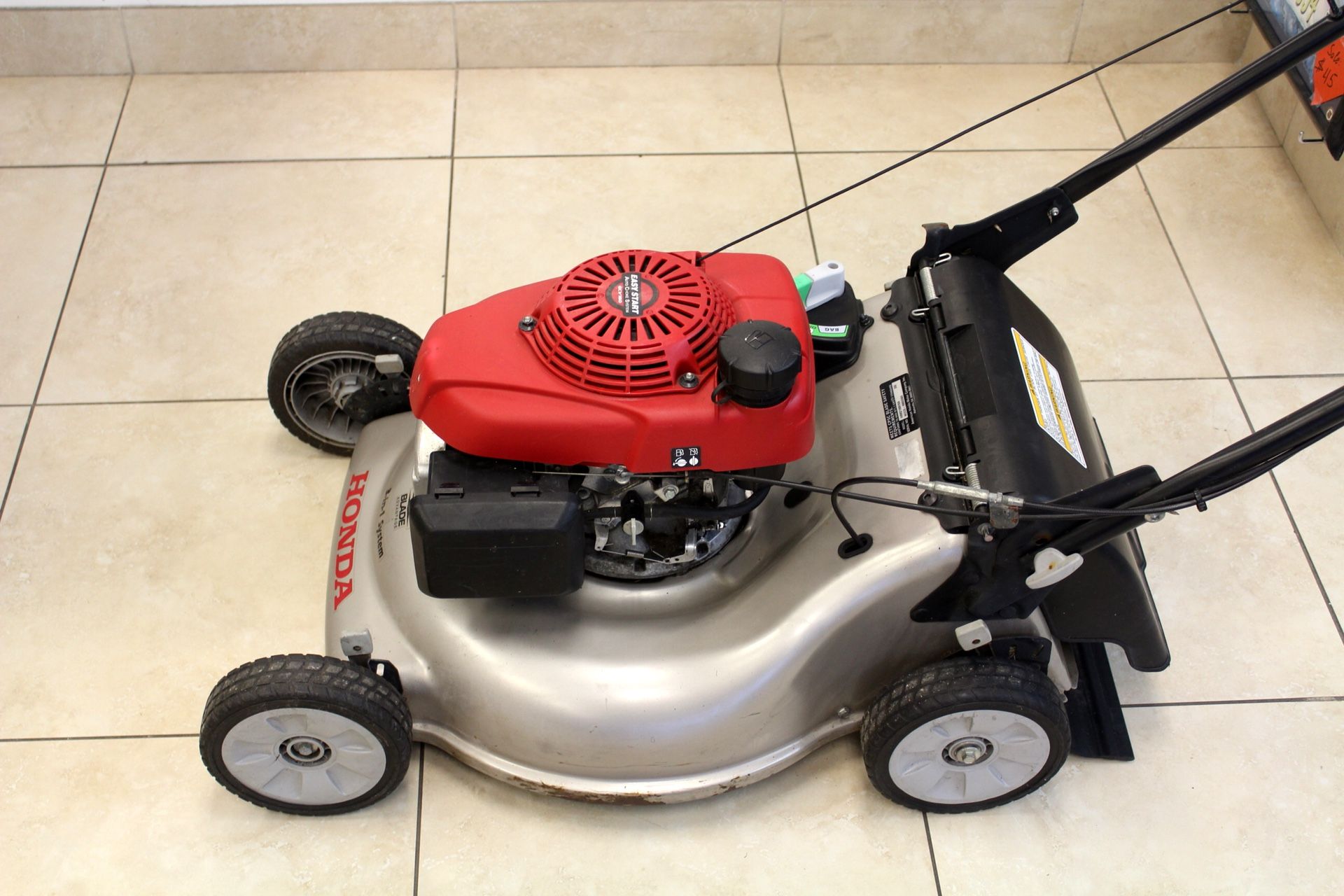 Honda HRR216VKA 21'' 3-in-1 Self Propelled Smart Drive Lawn Mower w/ Auto Choke and Twin Blade System