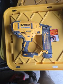 DeWalt DCN680 20V XR Brushless 18GA Brad Nailer