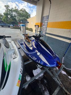 1999 Yamaha GP800 Waverunner - Runs good, low hours, everything works pink in hand
