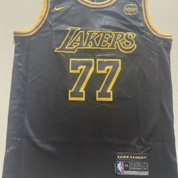 Los Angeles Lakers 77 Luka Doncic Jersey Medium & Large