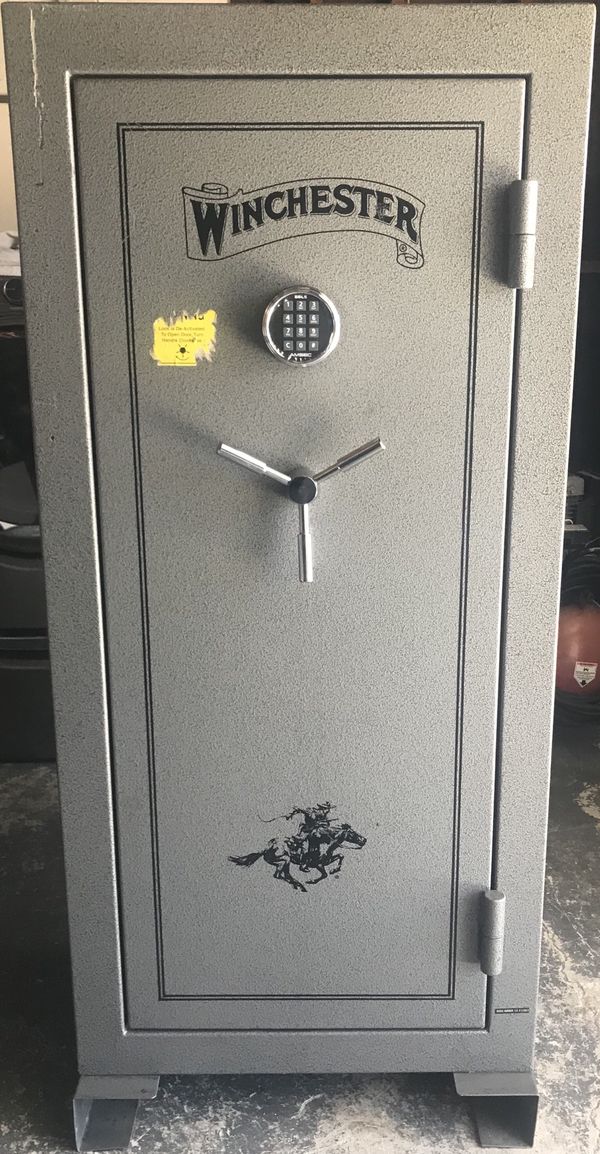 WINCHESTER GUN SAFE VERY SOLID SAFE for Sale in Spring Valley, CA OfferUp