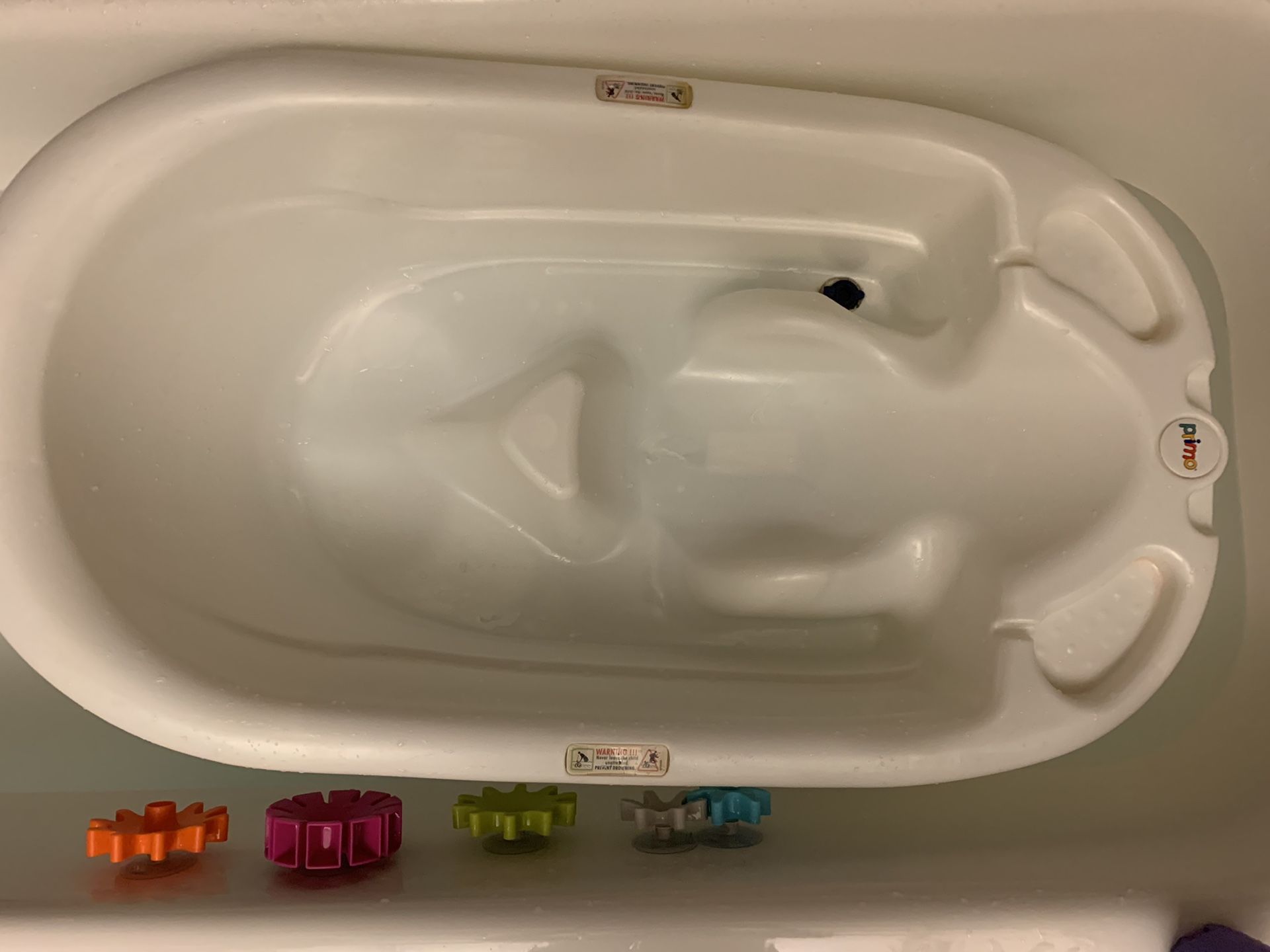 Used bathtub great condition. This is the best bathtub that you can use