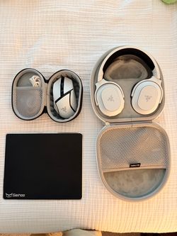 Wireless Razer Headphones and Mouse with Travel Case