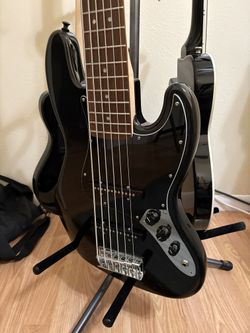 Squier Affinity VI bass