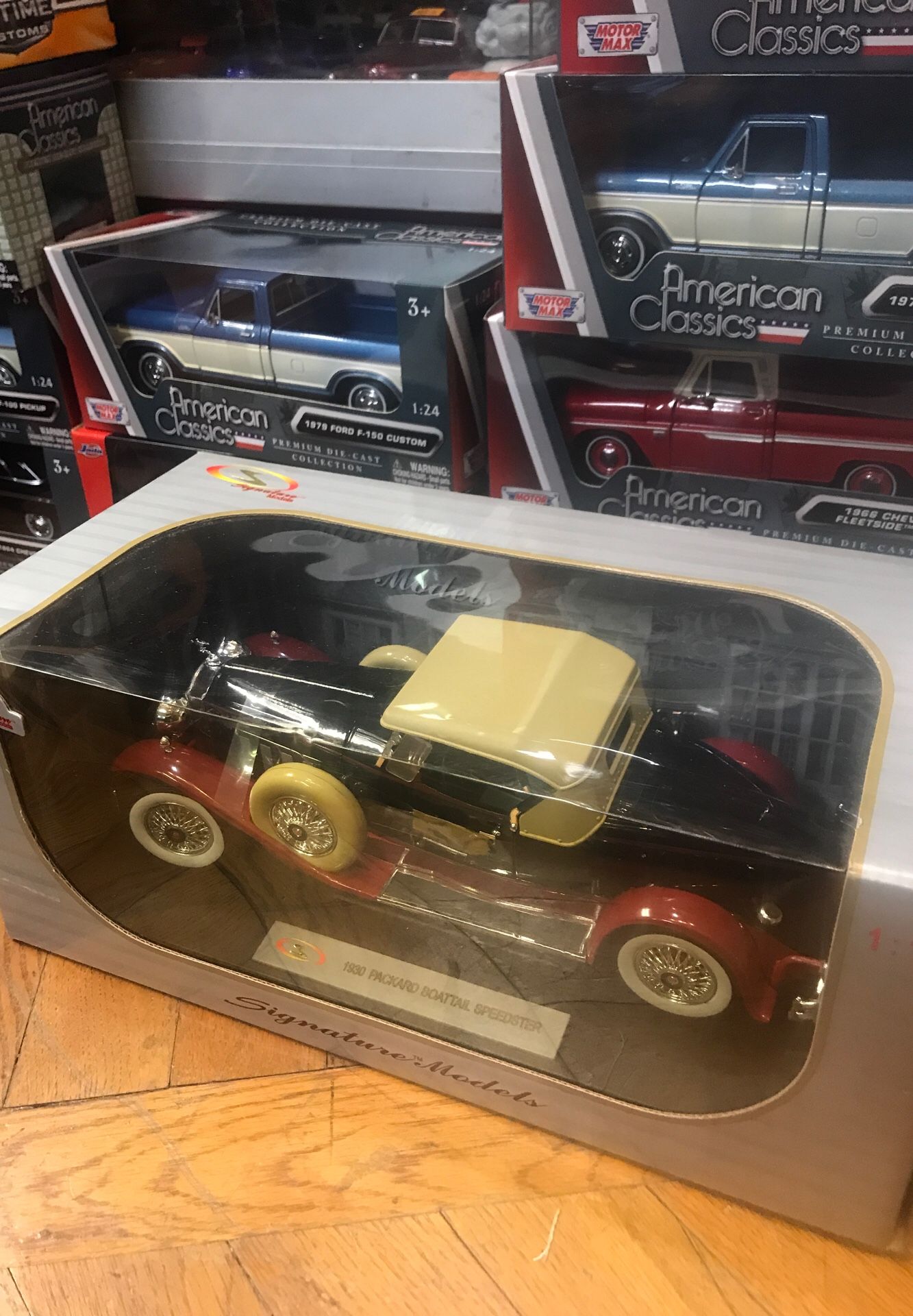 1930 Packard Boattail speedster convertible 1:18 scale diecast collectible