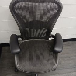 Herman Miller Aeron Size B Fully Ergonomic Task Chair 