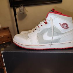 Jordan 1 Mid Hare Jordan Size 12