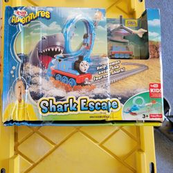 BRAND NEW THOMAS & FRIENDS ADVENTURES SHARK ESCAPE  AGES 3+ SEE DESCRIPTION 