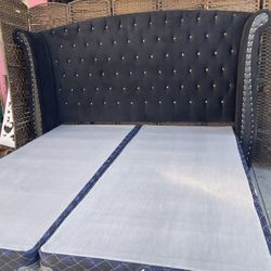 Kind headboard $65 box Spring metal $45 box spring the wood  (I NO HAVE NO DELEVERAGE )