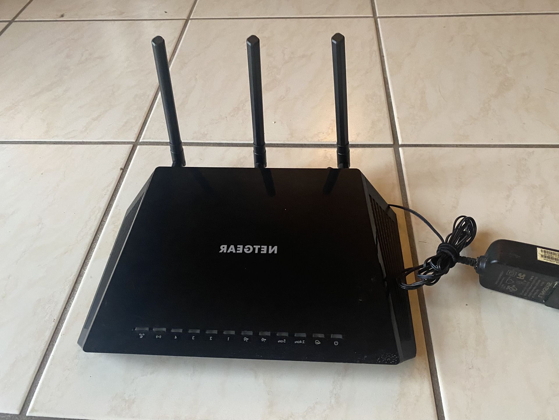 Router, X-Large suitcase, carry-on