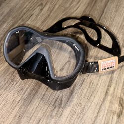 Apeks VX1 Scuba Diving Mask - Brand New, comes w/ alt mask strap