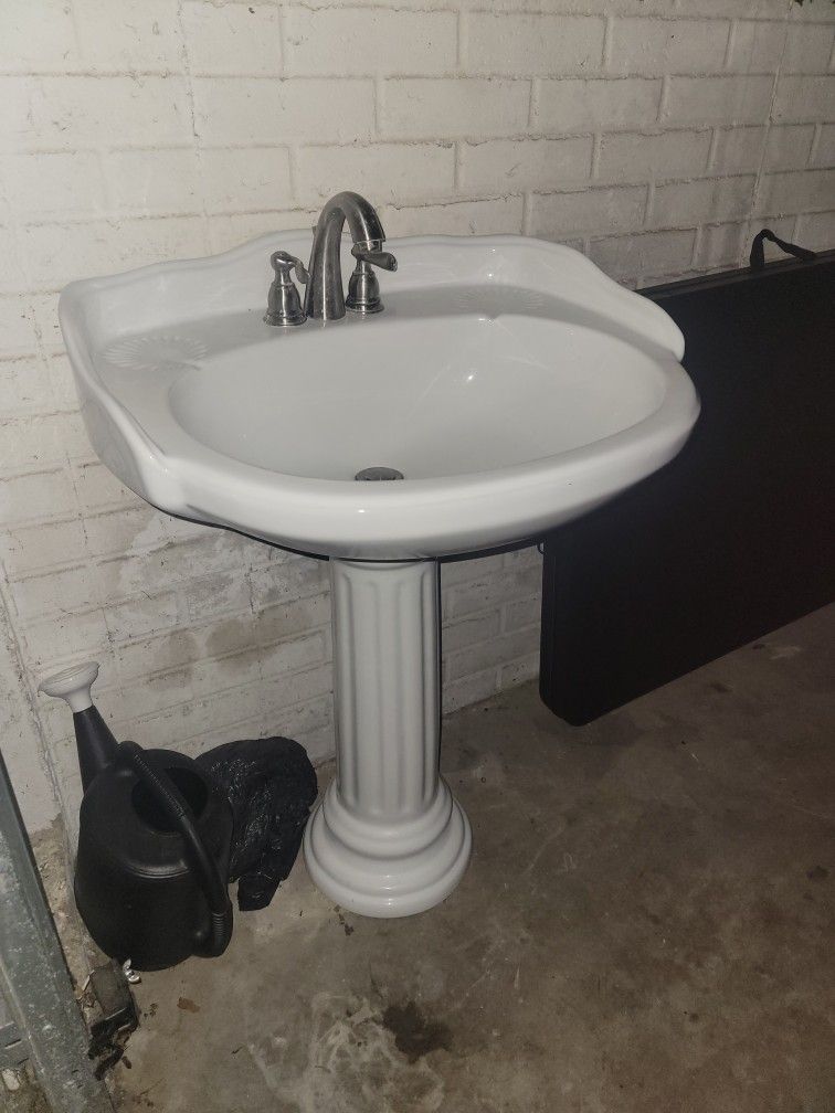 Pedestal Sink