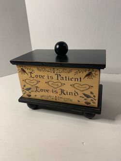 Wooden keepsake jewelry box