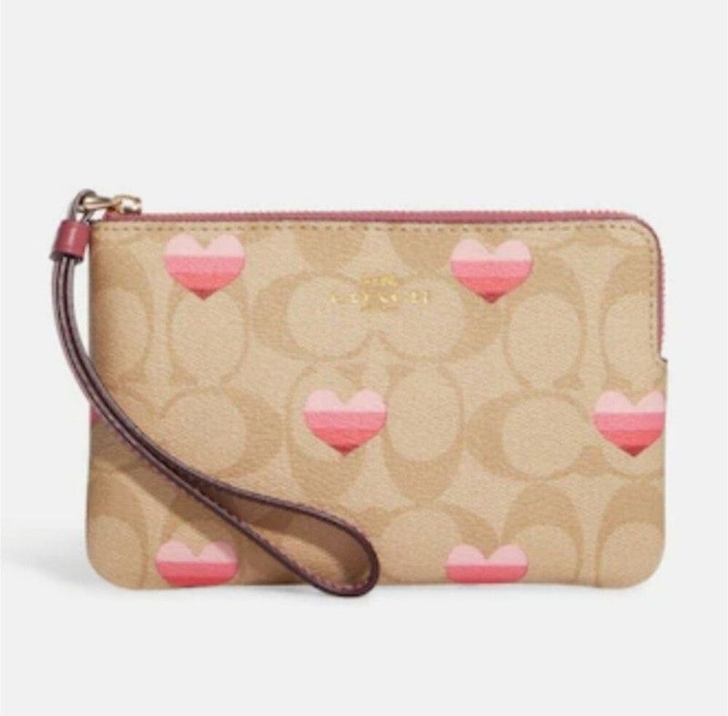 COACH CORNER ZIP WRISTLET IN SIGNATURE CANVAS WITH STRIPE HEART PRINT