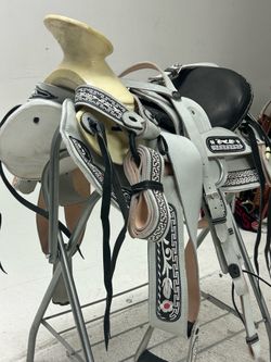 Monturas charra para caballos 100% piel de la mejor calidad y con excelentes diseños  Con todos sus accesorios incluidos  + cincho  + cabezada o corre