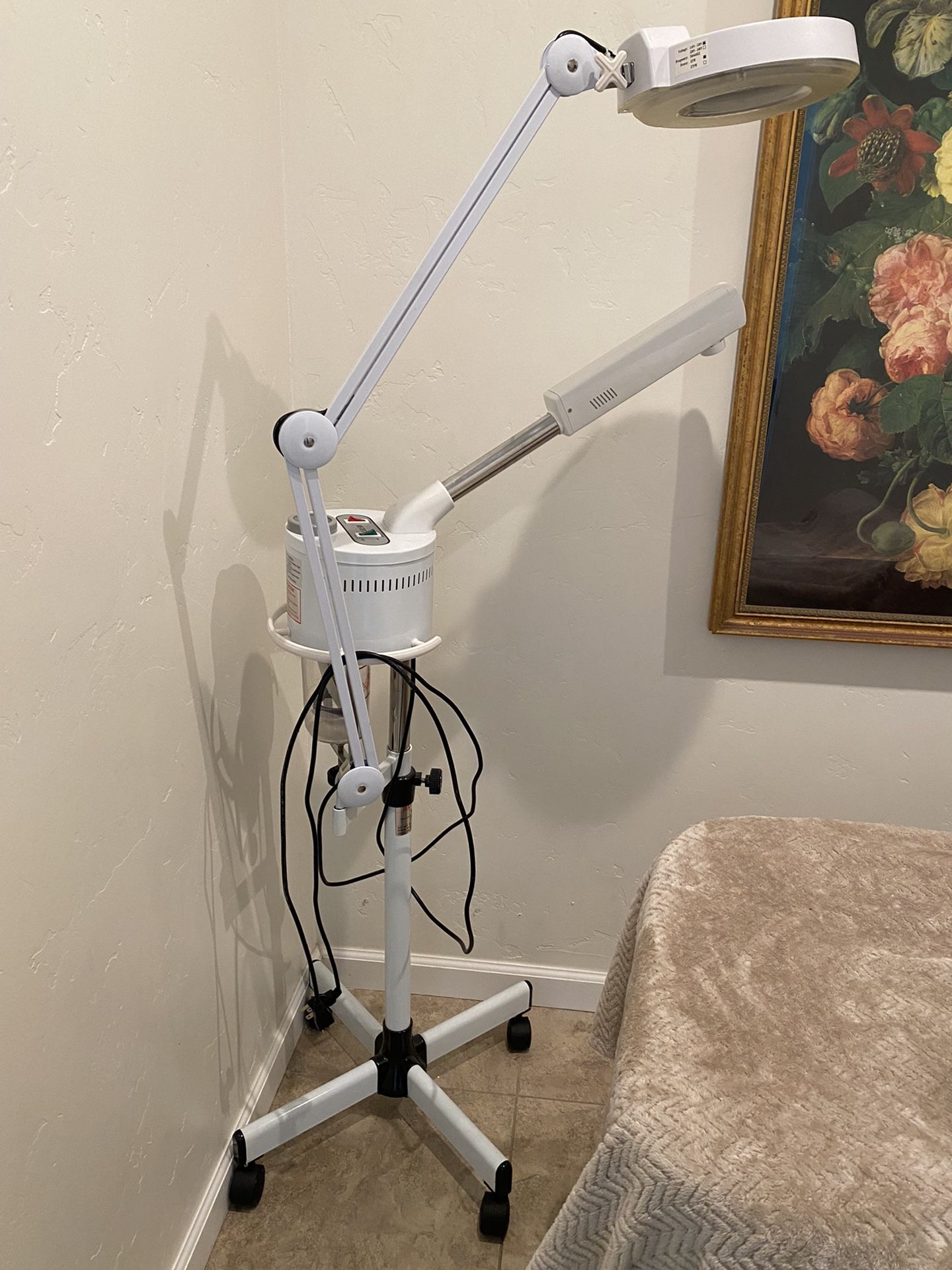 Spa Magnified Light And Steamer