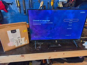 Vizio 32" HD Smart TV & Wall mounting Bracket