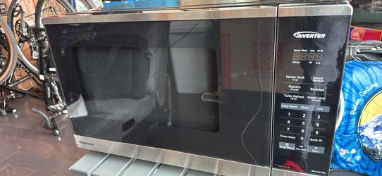 Panasonic 1.3 cu ft 1200W Inverter Microwave - Retails $200!