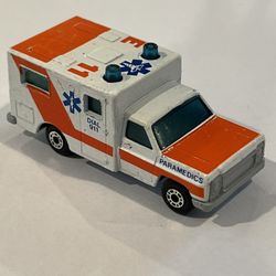 Vintage 1984 Matchbox Superfast E11 Paramedics Ambulance Loose