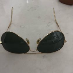 Ray-Ban Aviator Ray-Ban aviator classic RB3025 gold-rim, black lenses slightly used 