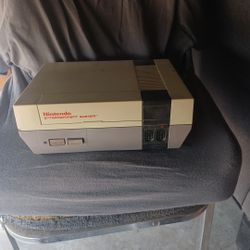 1985 NES Good Condition
