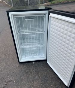Freezer 3.0 cubics household upright stainless steel