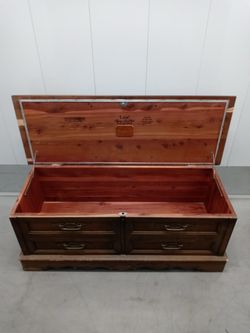 Vintage Lane Legacy Love Chest - 1981 - Cedar - Aromatic