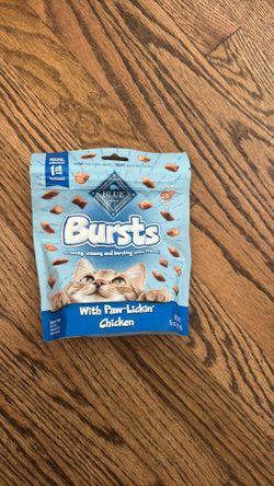 Blue Buffalo Bursts Great for Training Paw-Lickin' Chicken Crunchy & Creamy Cat Treats, 5 oz