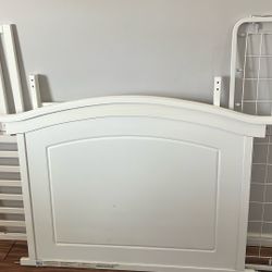  White Crib / Toddler Bed 