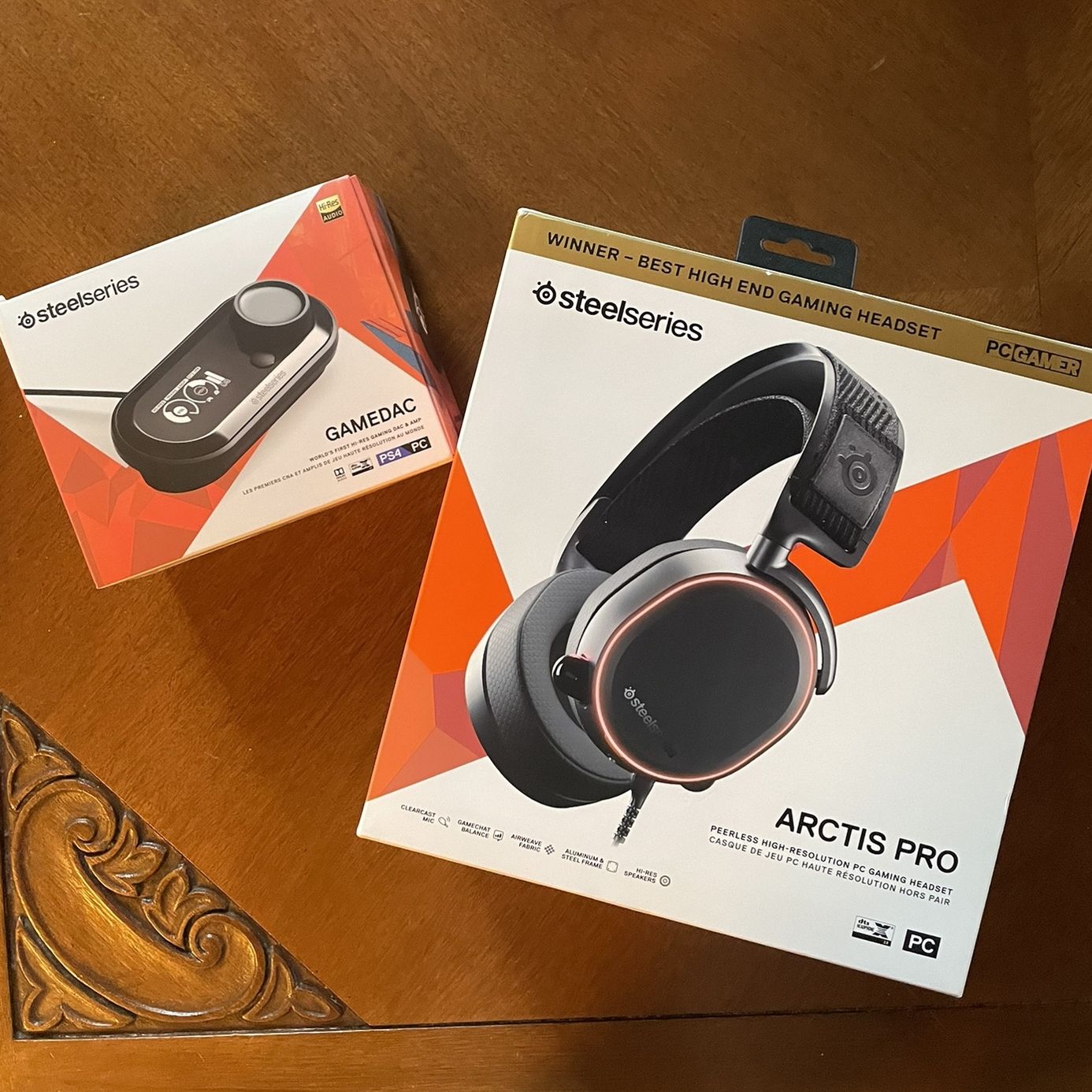 SET: Arctis Pro Headphones + GAMEDAC