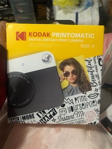 Kodak printomatic instant digital camera
