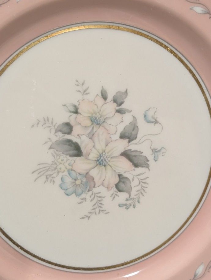 Vintage Z629-2 by Paragon Peach Border, Floral Center, White Laurel , Discontinued.