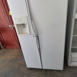 Ice&Water Maytag Refrigerator 