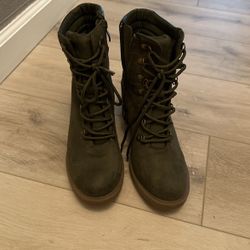 Women Boots.!!!! Good Condition,Size 8 1/2..