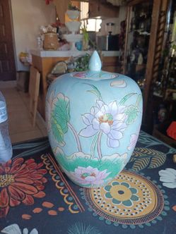 Vintage oriental porcelain ginger jar N