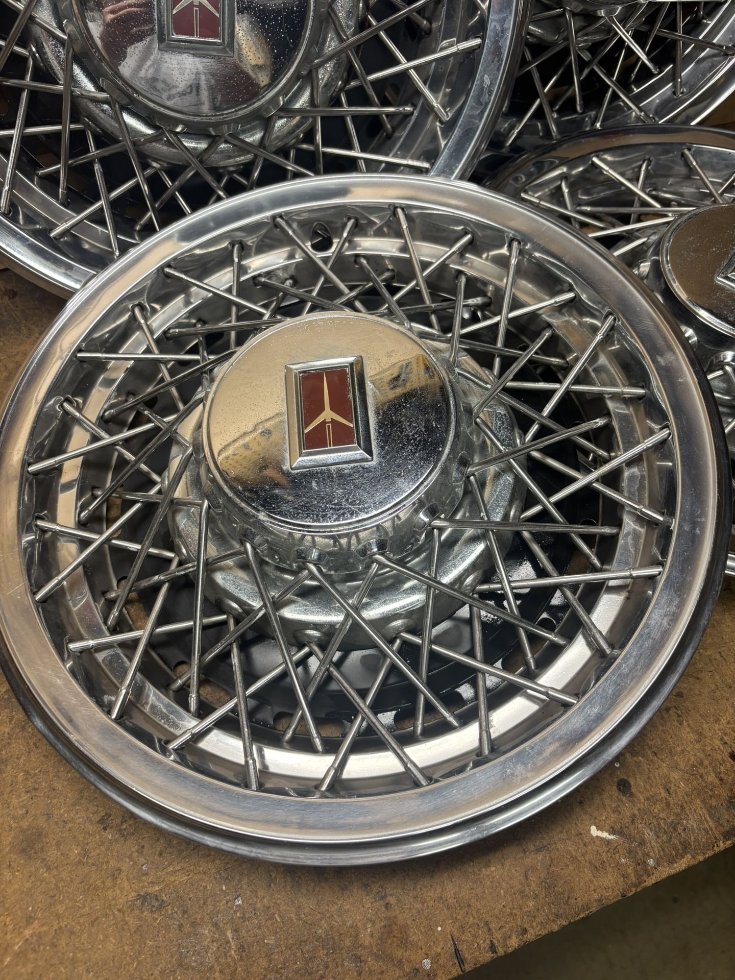 Oldsmobile Hubcaps 15” Wires
