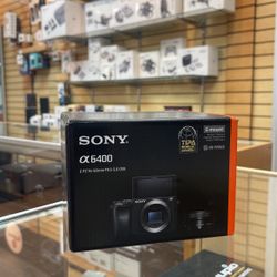 Sony A6400 With 16-50mm Lens