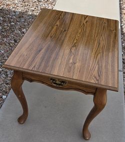Queen Anne Style End table (East Mesa)