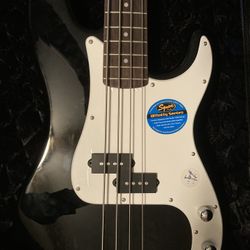 Fender Squire P Bass and Coffin Case