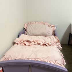  DISNEY TODDLER BED - W / MATTRESS